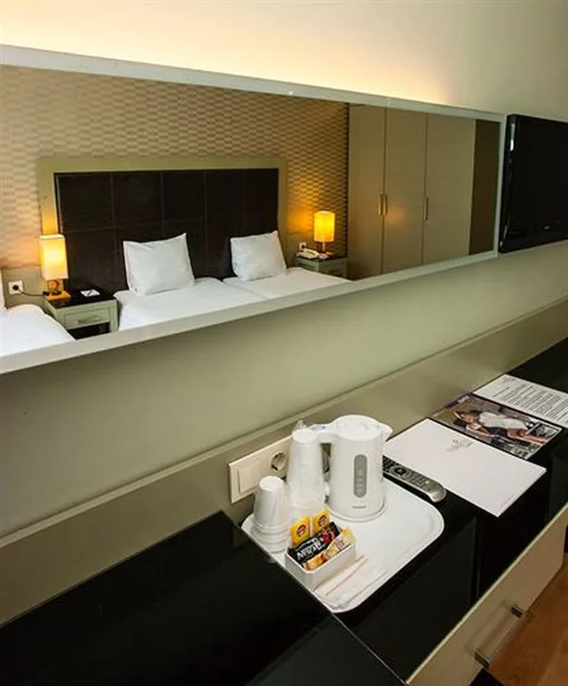 غرفة ثلاثية، Hotellino 4/9