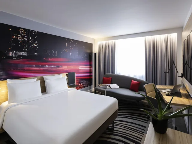 Executive, Double Bed, Sofa, Novotel Bordeaux Centre 2/9