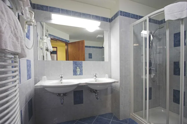 غرفة سوبيريور ثلاثية بسرير مزدوج بشرفة، Benczur Hotel 9/10