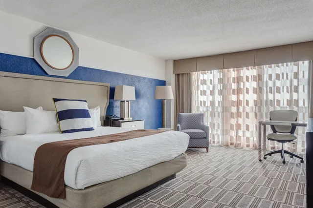 Deluxe, King Bed, Lake View, South Shore Harbour Resort & Conference Center 2/8