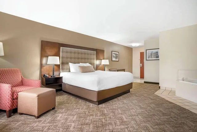 جناح تنفيذي كبير بسرير كينج، Best Western Gardendale 2/4