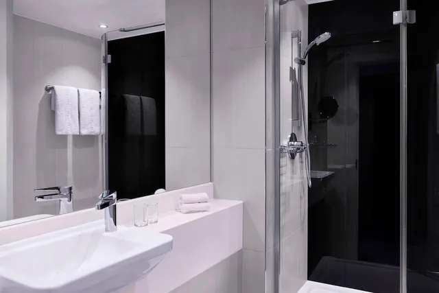 غرفة ديلوكس بسرير كوين، Sheraton Heathrow Hotel 7/7