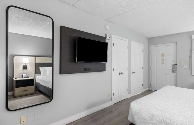 Room, King Bed, Accessible, La Quinta Inn Stockton 3/6