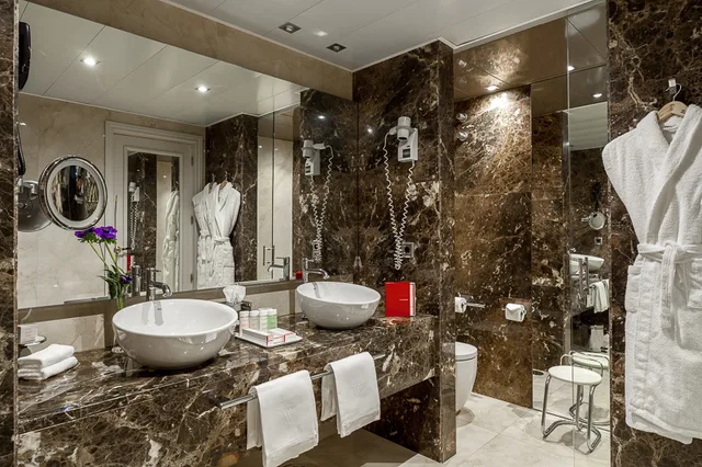 جناح كلوب جونيور، Wellington Hotel Spa Madrid 7/9