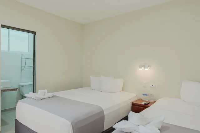 غرفة ديلوكس بسريرين كوين، Hotel Windsor Plaza 2/6