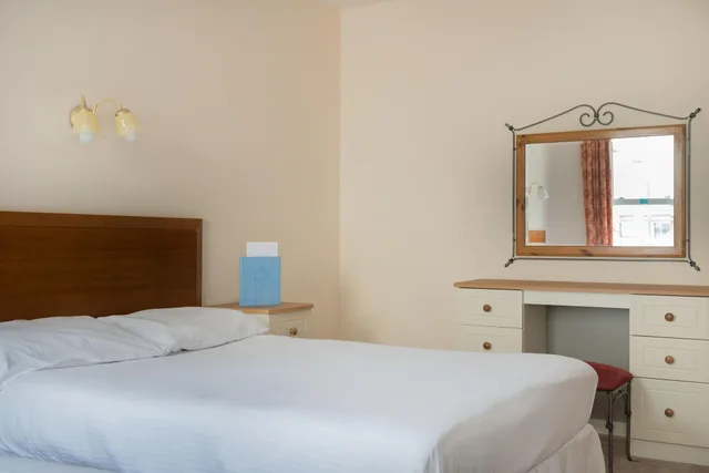 Basic, Double Bed, Great Western Hotel 1/7