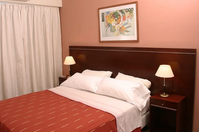 غرفة سوبيريور بسريرين منفصلين وسريرين كوين، Milan Hotel 4/6