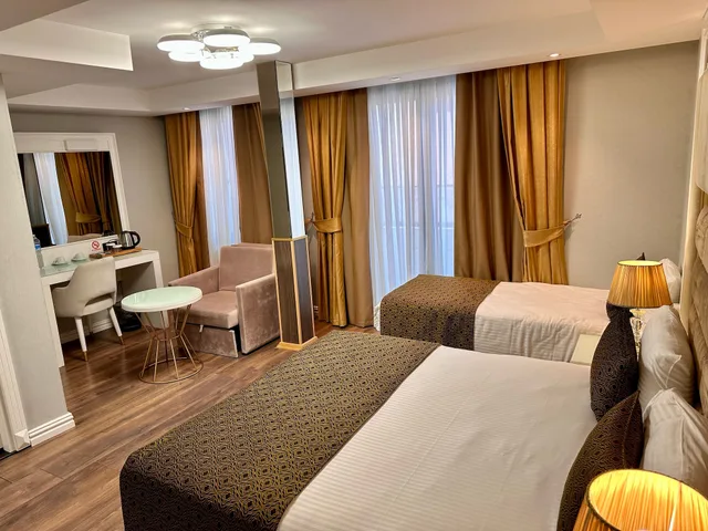 غرفة سوبيريور ثلاثية بسرير كينج وسرير فردي بشرفة، Pell Palace Hotel and Spa 8/10