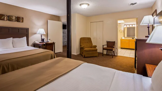 Suite, King and Double Bed, with Extra Double Bed, Best Western Center Pointe Inn 1/10
