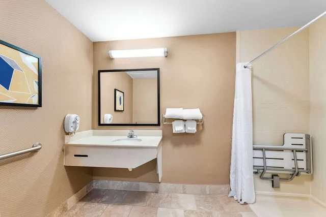 Room, King Bed, Accessible, Comfort Inn Harriman, TN 5/6