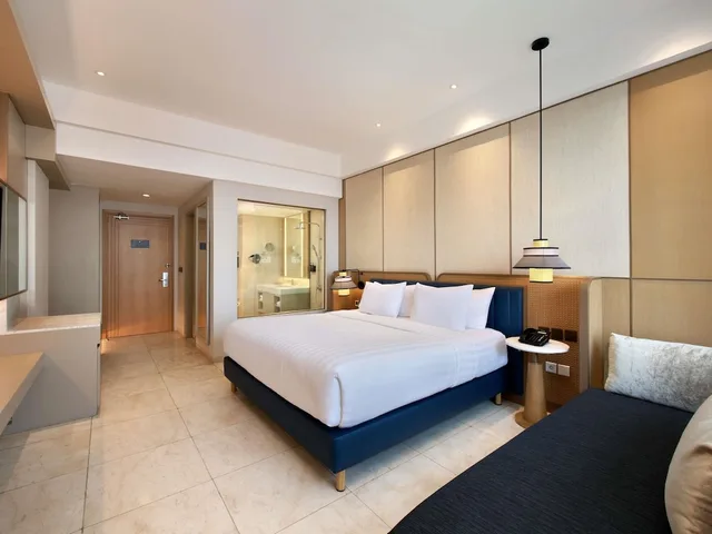 Deluxe, King Bed, Grand Mercure Solo Baru 4/4
