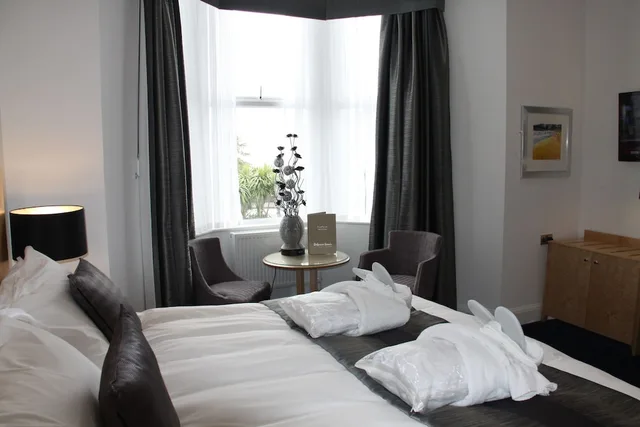 غرفة سيغنتشر بسريرين منفصلين، Belgrave Sands Hotel & Spa 3/6