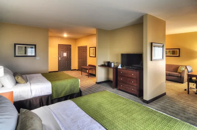 Suite, 2 Queen Beds, Kitchen, Best Western Plus Patterson Park Inn 2/5