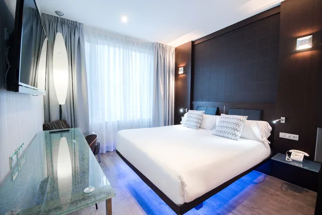غرفة قياسية بسرير كوين، Petit Palace President Castellana 3/6