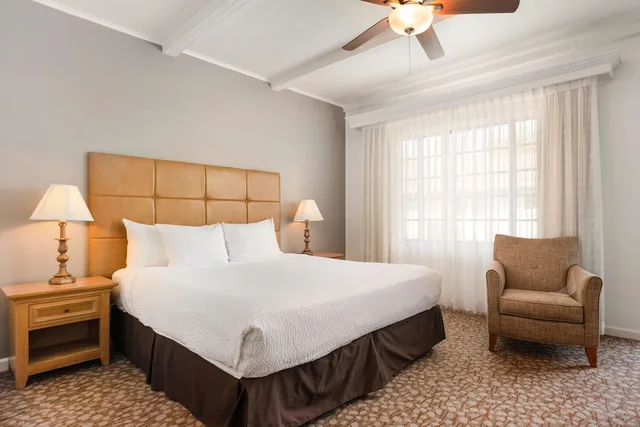 غرفة قياسية بسرير كينج بمطبخ، Best Western Plus Santa Barbara 2/6
