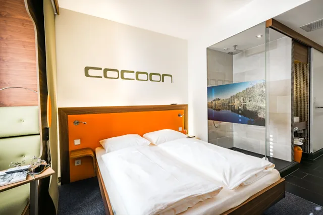 غرفة قياسية بسرير كوين، Cocoon Sendlinger Tor 1/6