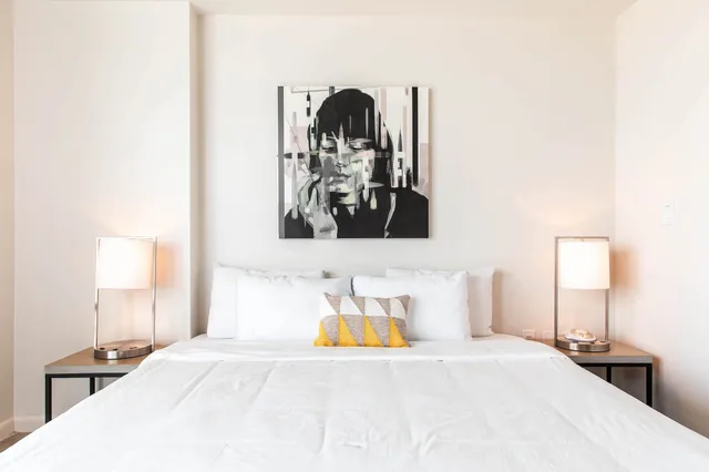 شقة كلاسيكية بسرير كينج بإطلالة على النهر بشرفة بغرفة نوم واحدة مع أريكة، Kasa Austin 2nd Street Apartments 1/9