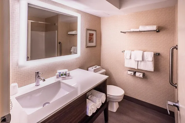 غرفة بسريرين كوين بشرفة، Holiday Inn Osoyoos 2/2