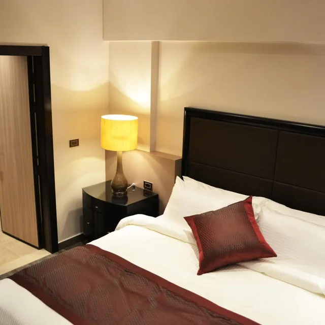 جناح، Ambassador Hotel 3/10