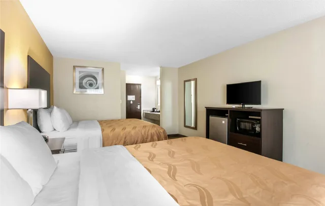 غرفة رباعية بسريرين كوين، Quality Inn and Suites Metropolis I-24 2/2