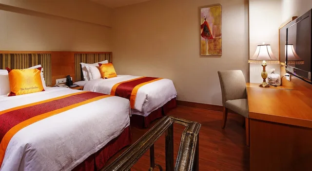 جناح عائلي ديلوكس بسرير كوين مع سرير سحّاب إضافي، Royal Garden Hotel 1/2