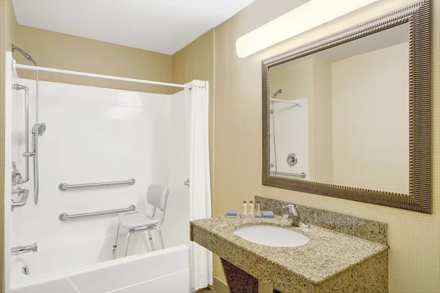 Deluxe, Studio, Suite, King Bed, Wingate By Wyndham Atlanta Airport Fairburn 4/5