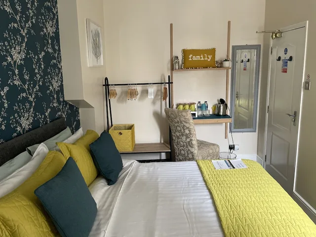 غرفة ثلاثية بسرير كينج وسرير فردي، Cherwood Hotel 3/4