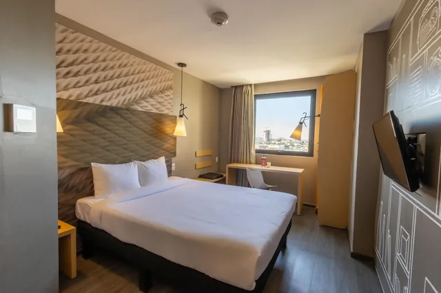 غرفة قياسية بسرير مزدوج، Ibis Tijuana 2/4
