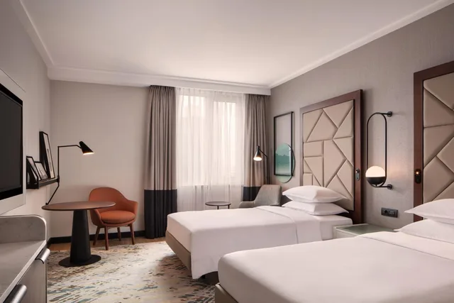 غرفة ديلوكس بانورامية بسريرين منفصلين بإطلالة على المدينة، Sheraton Istanbul Levent 4/8