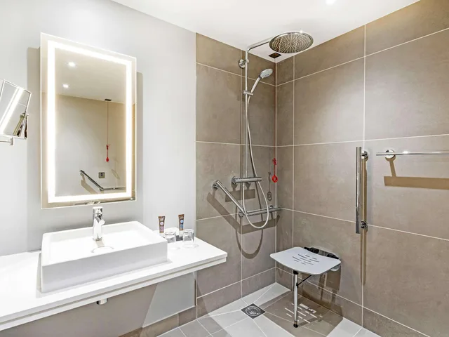 Superior, Double Bed, Accessible, Novotel Leicester 2/2