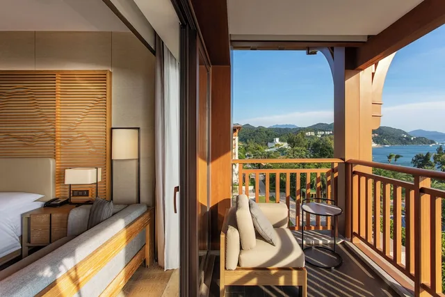 Suite, King Bed, Sea View, Smoking, Shenzhen Marriott Hotel Golden Bay 6/8