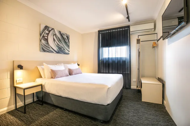 استوديو بسرير كوين، Hendon Hotel 1/3
