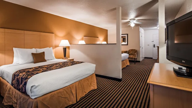 جناح كبير بسريرين كوين، Best Western Plus Executive Inn & Suites 3/6
