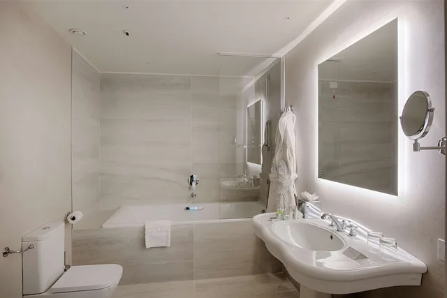 جناح بسرير كوين مع سرير إضافي، NH Collection Palazzo Verona 7/10