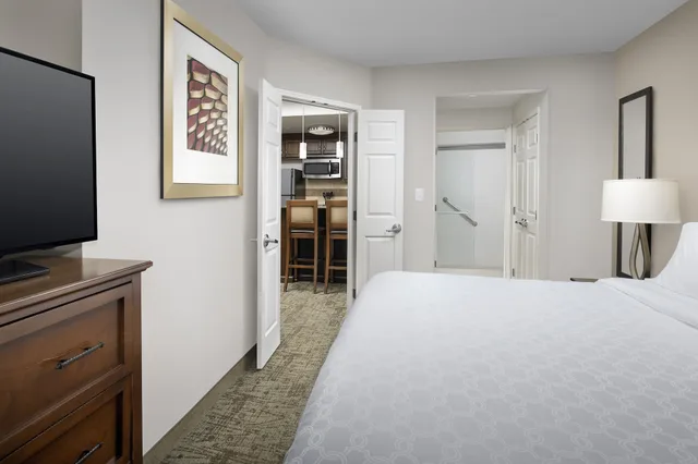 1 Bedroom, Suite, King Bed, Kitchen, STAYBRIDGE SUITES COLUMBIA 2/5