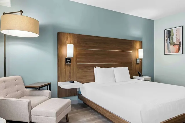 غرفة قياسية بسرير كينج لذوي الإعاقة، Best Western Executive Inn Seagoville 1/5