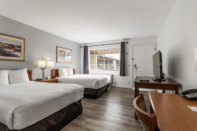 غرفة بسريرين مزدوجين، Heritage Inn Express Chico 5/10
