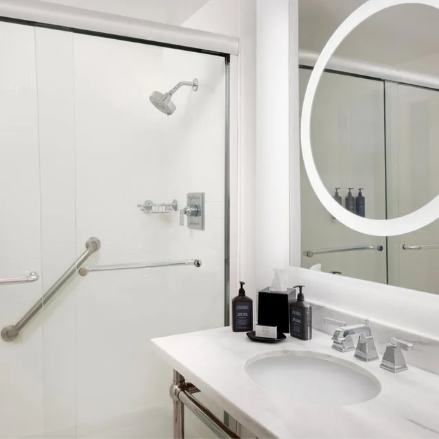 غرفة تقليدية بسرير كينج، Sheraton Jacksonville Hotel 9/10