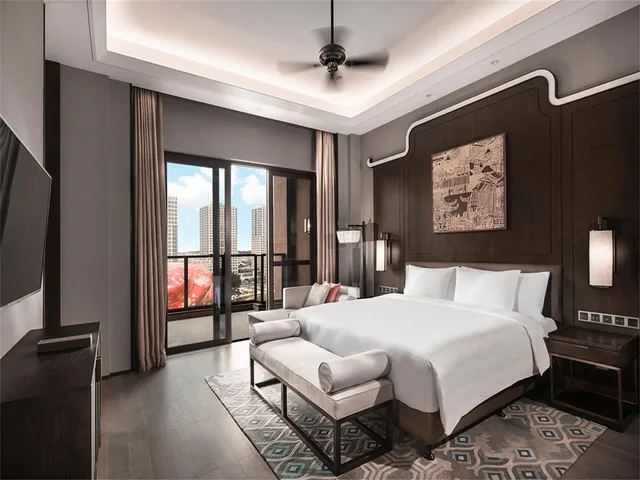 Executive, Suite, Lake View, Steigenberger Guangzhou 1/1