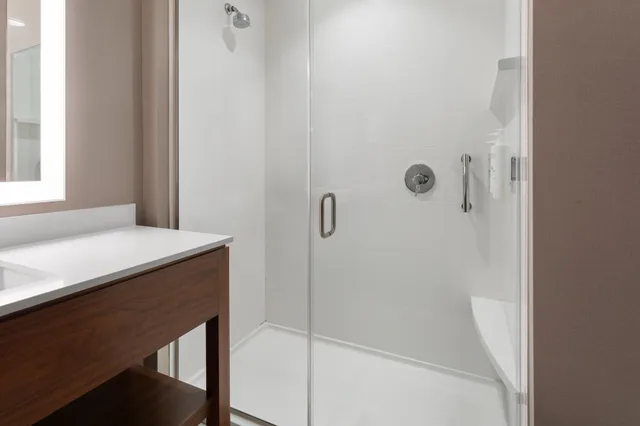 جناح بسرير كينج مع أريكة لذوي الإعاقة، Hampton Inn By Hilton Nashville Airport Century Place 10/10