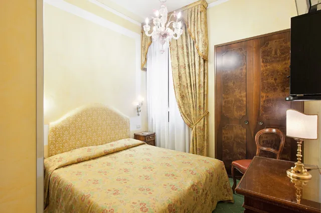 غرفة قياسية بسرير مزدوج أو سريرين منفصلين، Hotel San Cassiano Residenza D epoca Ca favretto 1/5
