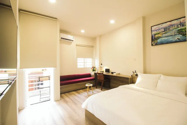 شقة جونيور بسرير كوين بإطلالة على المدينة بشرفة، De Lustora Hotel & Apartment - District 1, HCM. 2/5