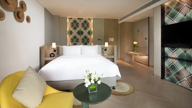 غرفة قياسية بسريرين منفصلين بإطلالة على الحديقة بشرفة، Holiday Inn Resort Qionghai Guantang 5/7