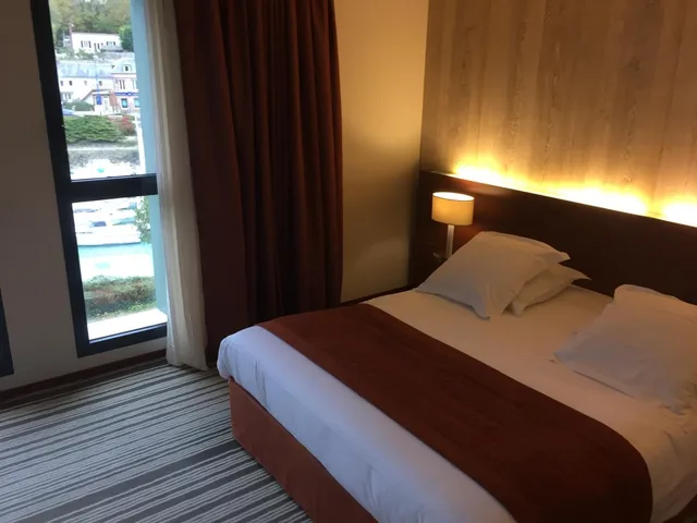 Room, Double Bed, Harbour Side, Hotel Du Casino 4/6
