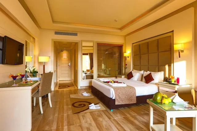 Deluxe, Double Bed, Sea View, Charmillion Club Resort 2/10