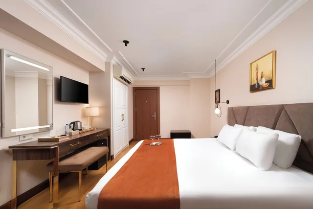 Standard, Queen Bed, Recital Park Hotel 1/4