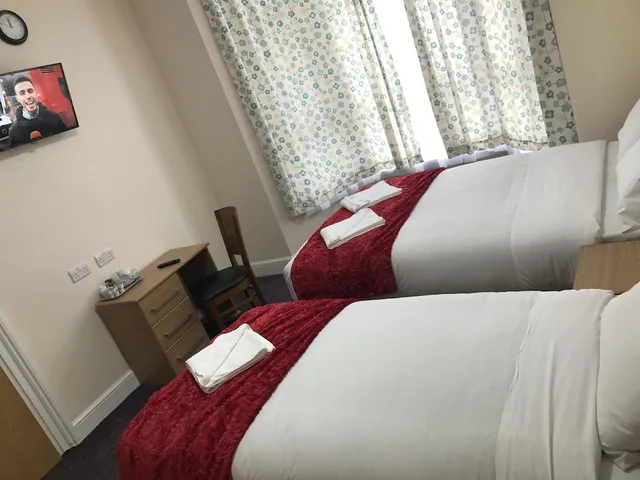 غرفة ثلاثية بسرير مزدوج وسرير فردي، Woodlands Lodge Ilford 6/10