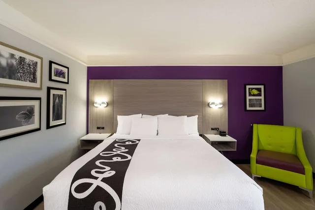 Room, King Bed, La Quinta Inn & Suites by Wyndham Birmingham Hoover 1/8