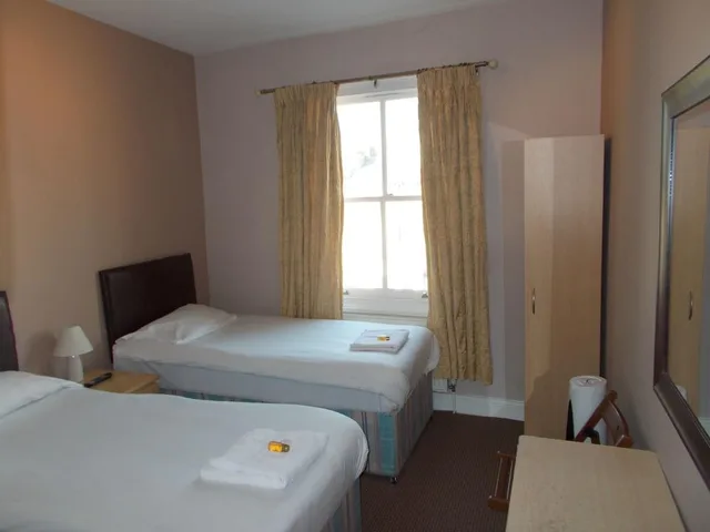 غرفة اقتصادية ثلاثية بسرير مزدوج وسرير فردي بغرفة نوم واحدة، CityStay Guest House 1/2