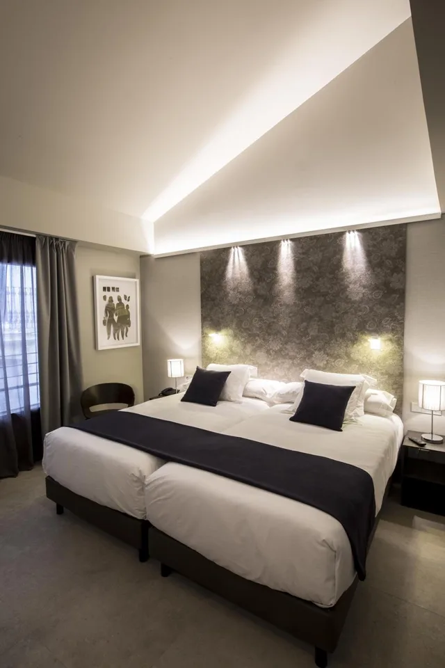 غرفة متصلة بسرير مزدوج وسريرين منفصلين، Vincci Mercat Hotel 1/5